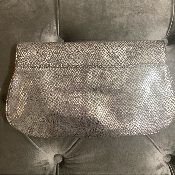Like New TORY BURCH Crome/Silver Metallic Gunmetal Chain Linked Crossbody/Clutch - Picture 8 of 14